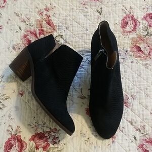 Lucky Brand Textured Ankle Boots